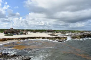 Costa rocosa y playa El Mirador en Cozumel