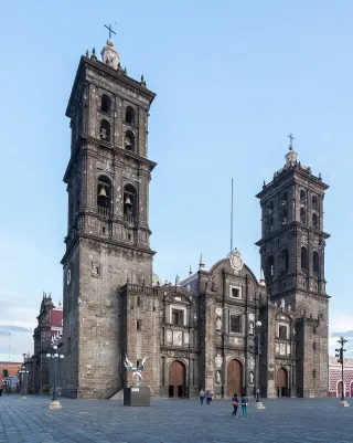 Torres y fachada de la Catedral de Puebla