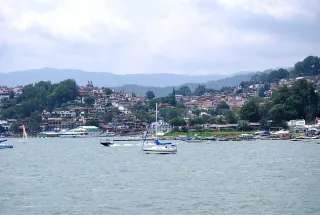 Veleros frente a Valle de Bravo